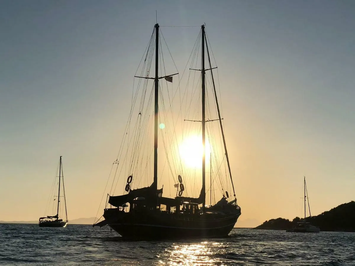 Botel Boat Hotel The Umoja Experience Benalmadena